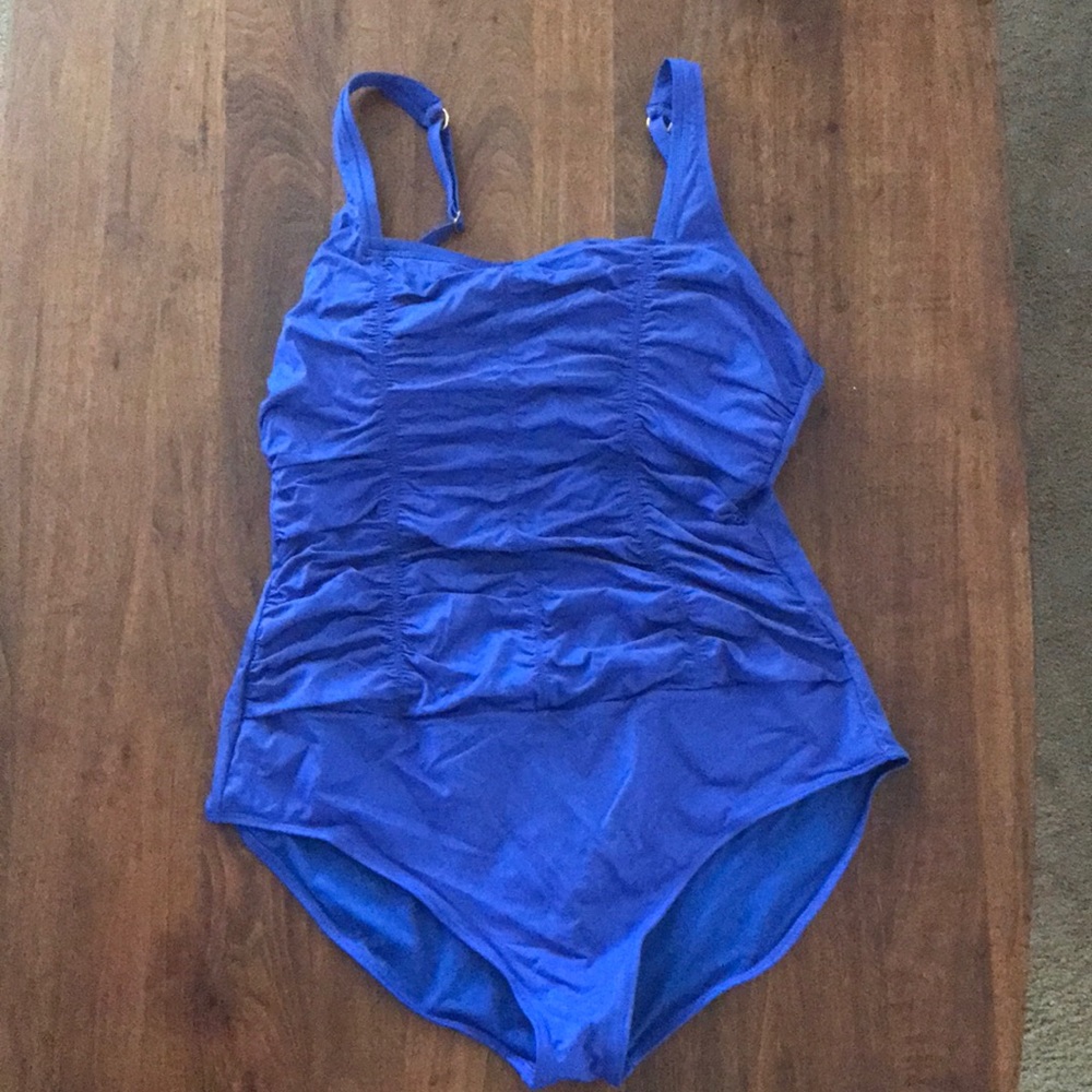 Byron Bay size 16 swimsuit w inset bra, adjustable straps & gathered front